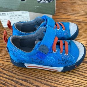 Keen- toddler sneaker size 8
